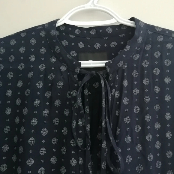 Rails Abby Rayon Button Up Blouse with Neck Tie Navy Floulard Print Small - Picture 8 of 16
